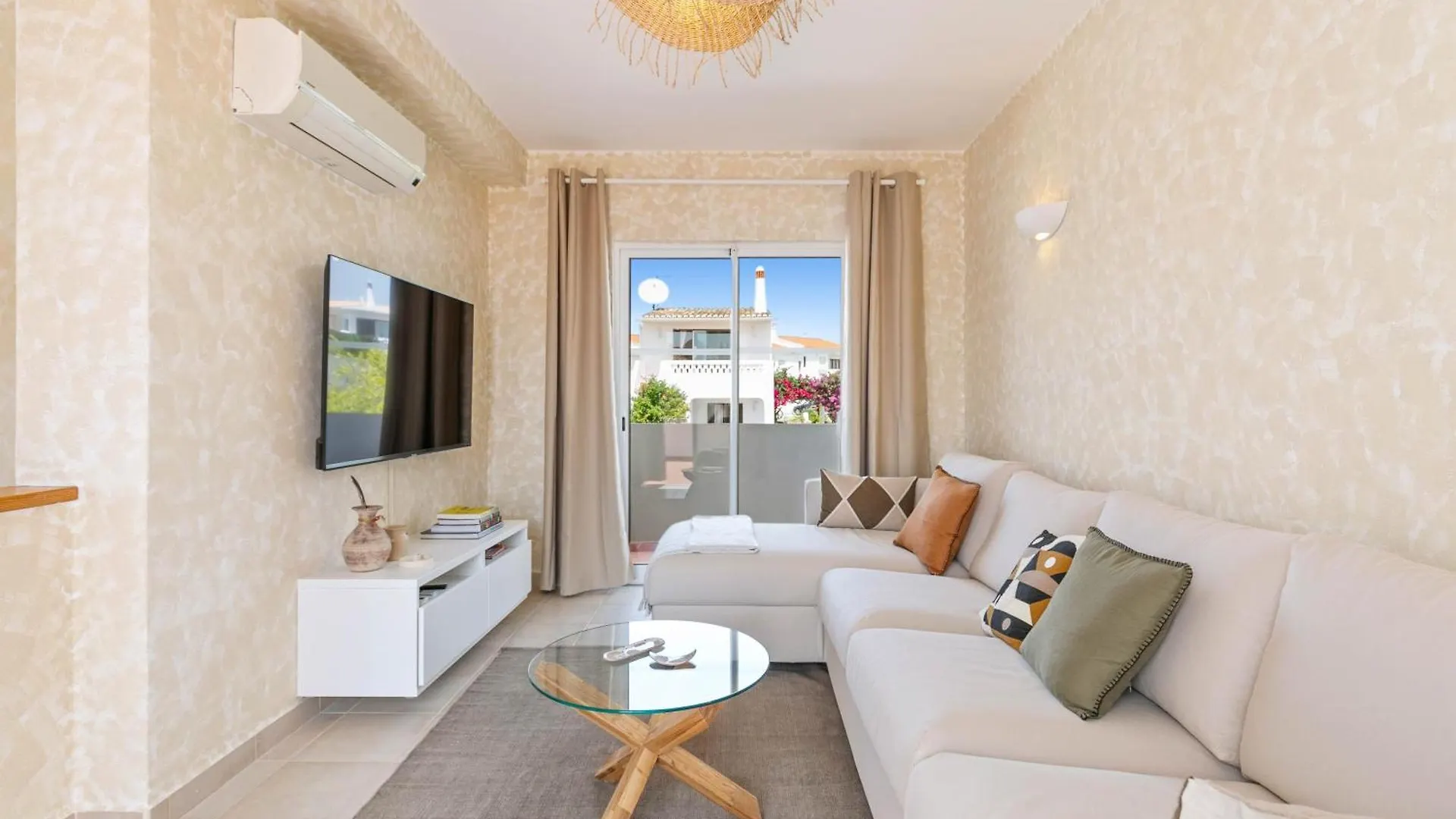 Vila Dos Gunn, Praia Da Luz 0*,