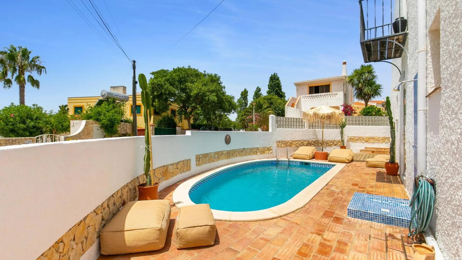 Vila Dos Gunn, Praia Da Luz 0*,