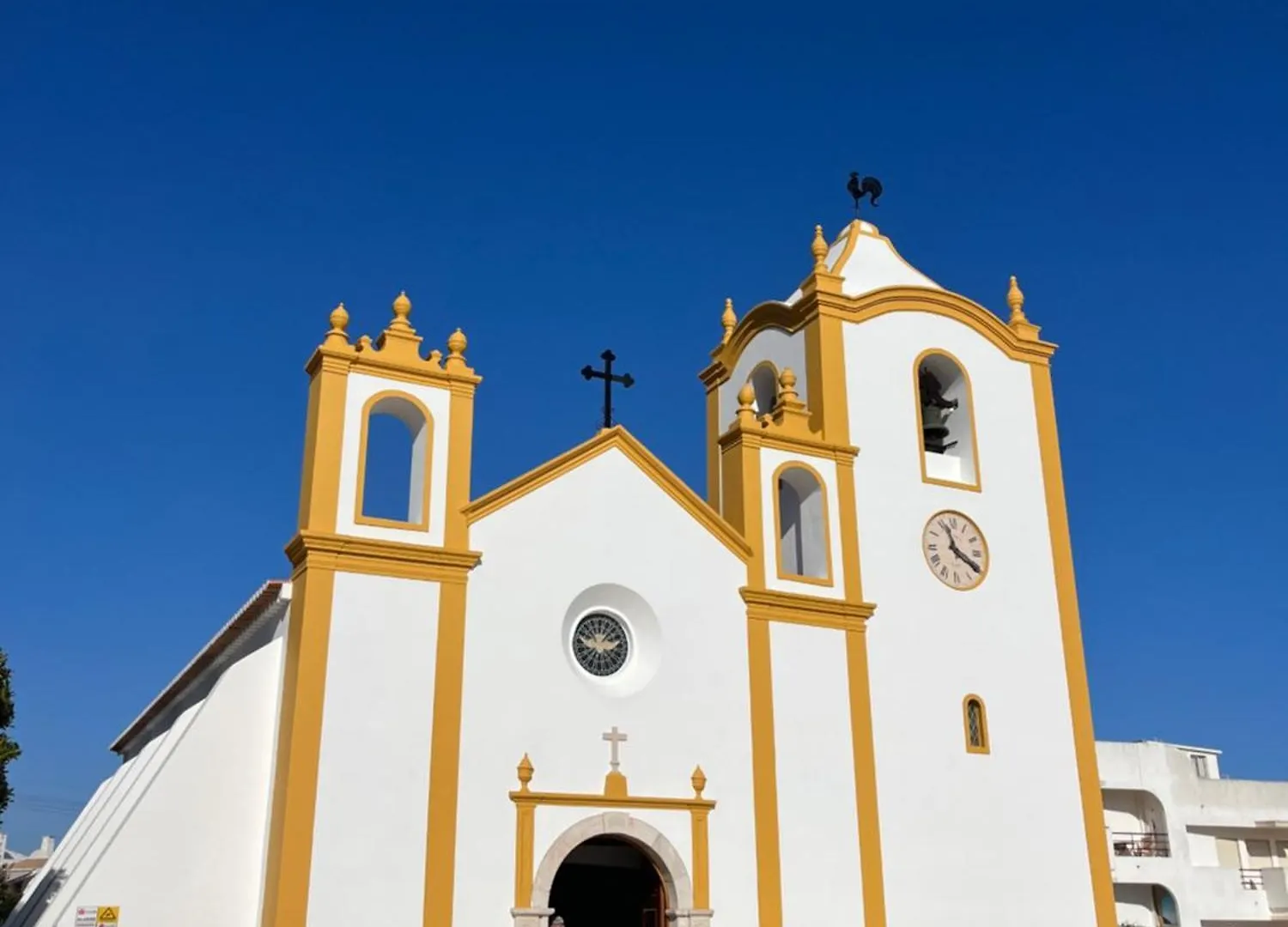 Vila Dos Gunn, Luz 別荘
